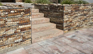 Gotowe stopnie blokowe zamiast płytek. Dlaczego to najtrwalszy sposób na schody zewnętrzne?