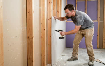 Sucha zabudowa bez tajemnic: Jakie narzędzia przyspieszą montaż płyt G-K?